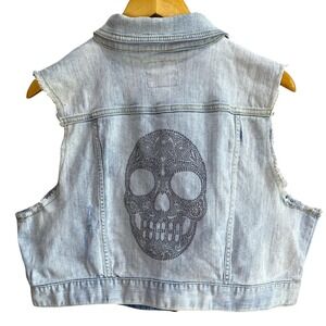Torrid Womens Light Wash Studded Skull Denim Vest Plus Size 1 Heart Buttons XL